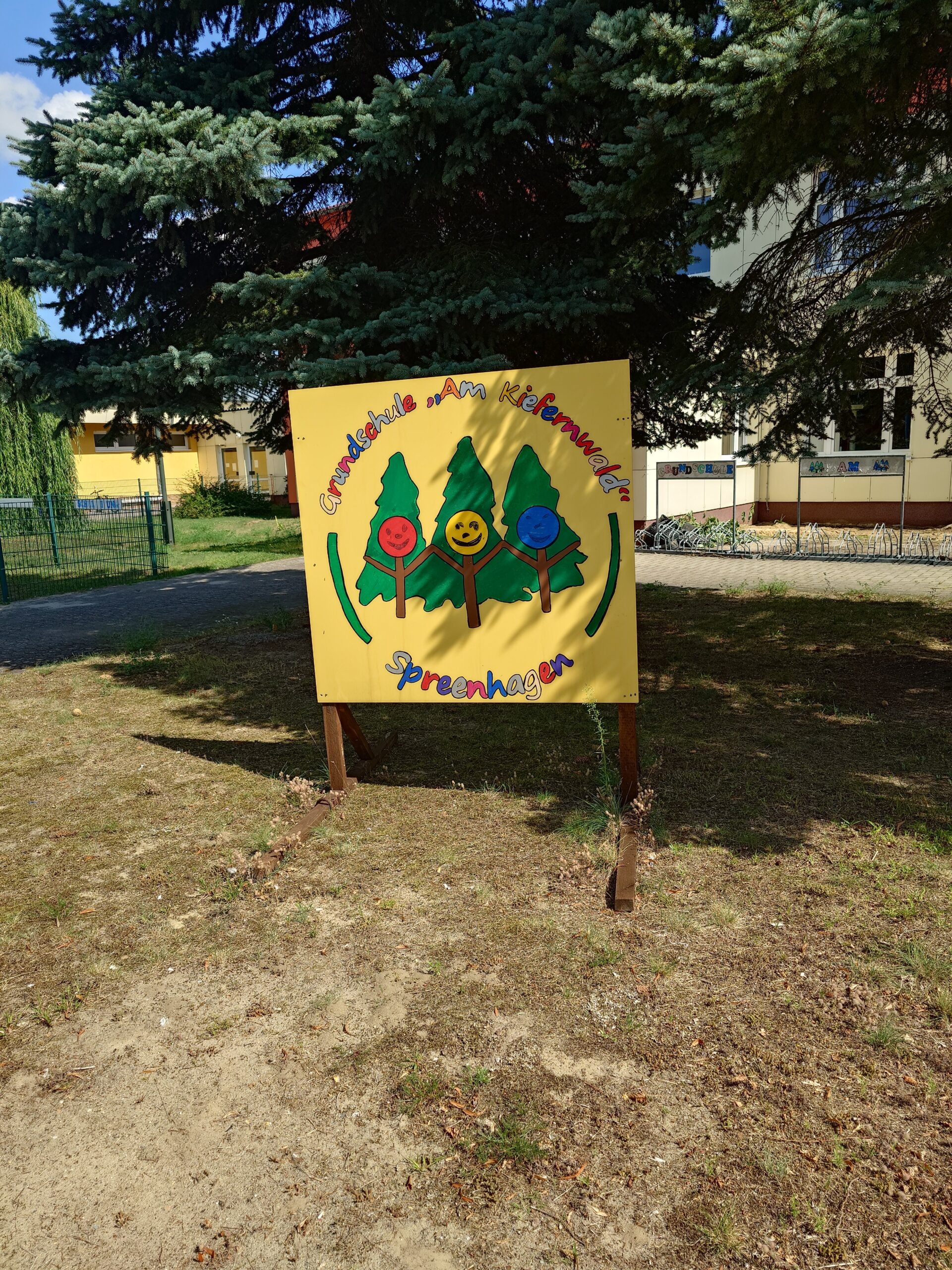 Eingang Grundschule "Am Kiefernwald"