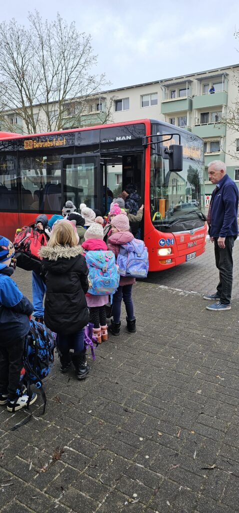 Sicher im Schulbus – so lernen Kinder richtiges Verhalten
